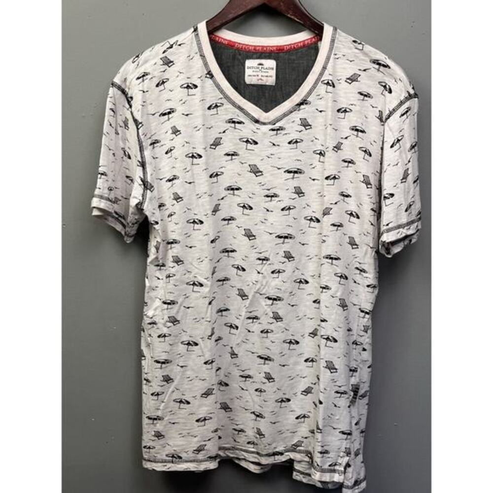 Ditch Plains T Shirt Mens Medium White Beach Umbrella Chair Print Short Sleeve
